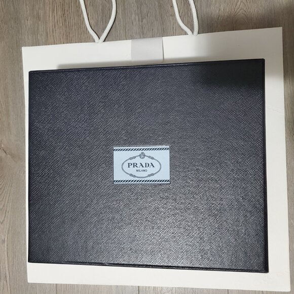 Prada shopping bag and box - Picture 2 of 4